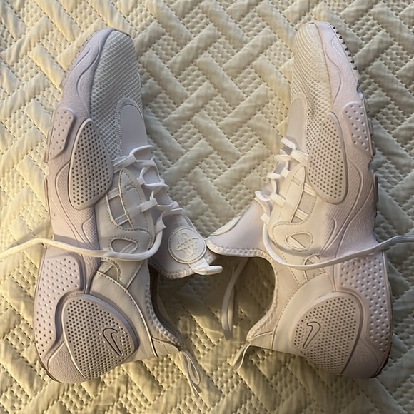 Nike EDGE sneakers - Picture 2 of 3